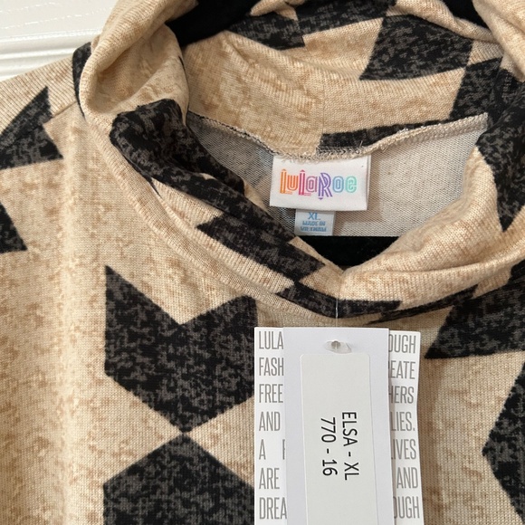 LuLaRoe Elsa top, NWT, XL(18-26) - Picture 2 of 9